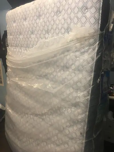 Sealy Posturepedic Hollycourt Queen Mattress, View more