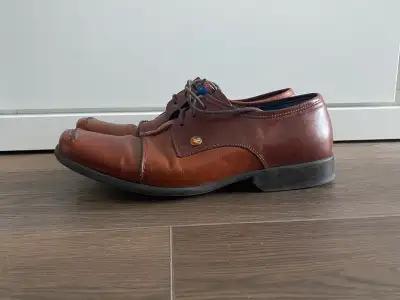 GENTLY USED Ben Sherman Tan Leather Dress Shoes - Size 9, View more