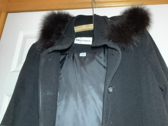 Ladies Wool & Cashmere Winter Coat w Fur Trimmed Hood -Nycard in Women's - Tops & Outerwear in Belleville - Image 4