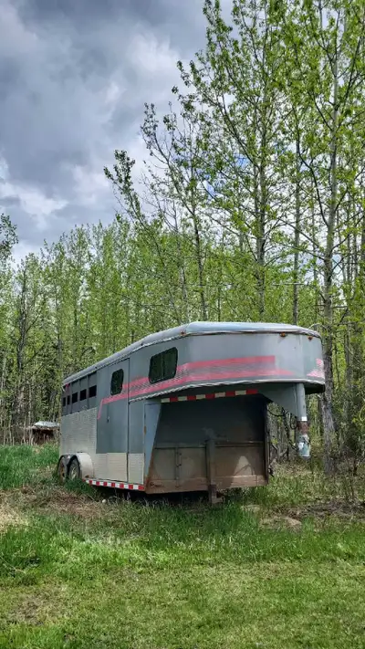 3 horse angle haul with living quarters Bearings brakes and lights all work great. Has a solid floor...