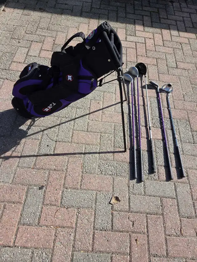 Kids Set of Golf Clubs with Stand Bag in Golf in Barrie - Image 5