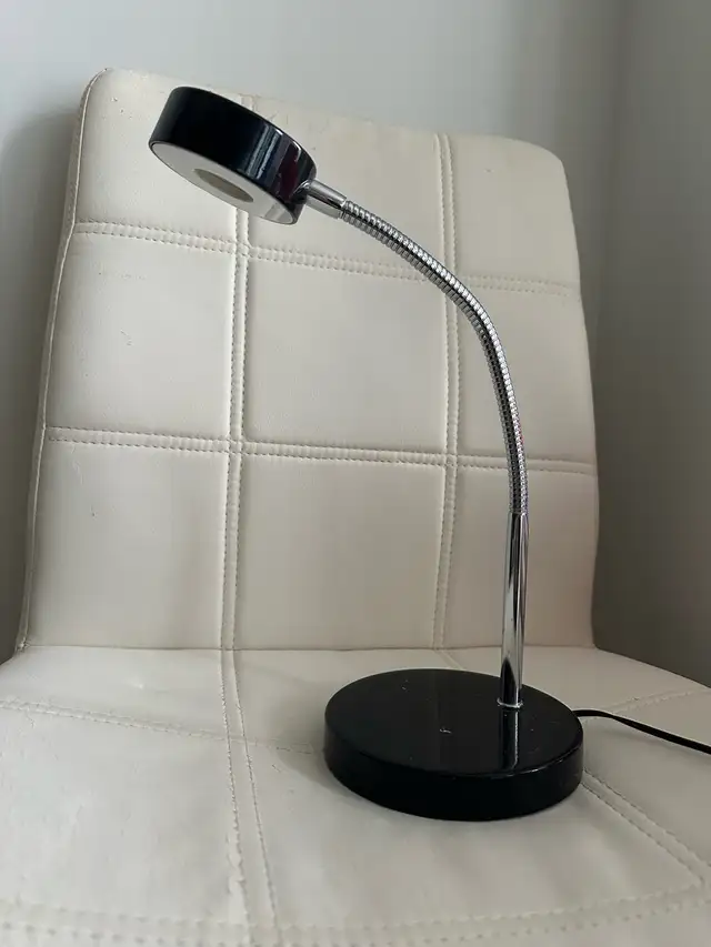 Desk Lamp in Indoor Lighting & Fans in City of Toronto - Image 2