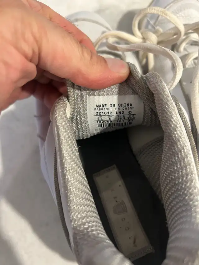 Women’s Nike air golf shoes 7.5 in Golf in Guelph - Image 3