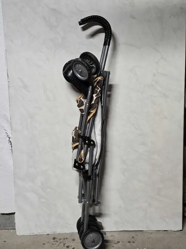 Umbrella stroller Toys R Us in Strollers, Carriers & Car Seats in Mississauga / Peel Region - Image 3