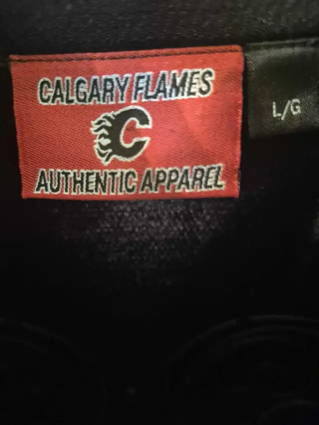 Calgary flames shirt large  in Men's in Calgary - Image 3