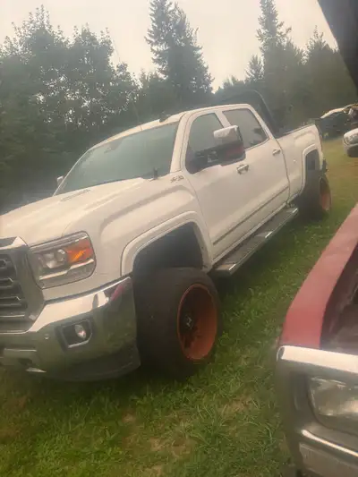 Looking to sell or trade my fully loaded 2015 gmc2500 duramax crew cab short box Heated and cooled s...