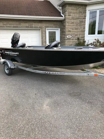 Princecraft ressorter 16 pied avec moteur 30 hp ELHPT Mercury avec tilt électrique beaucoup de range...
