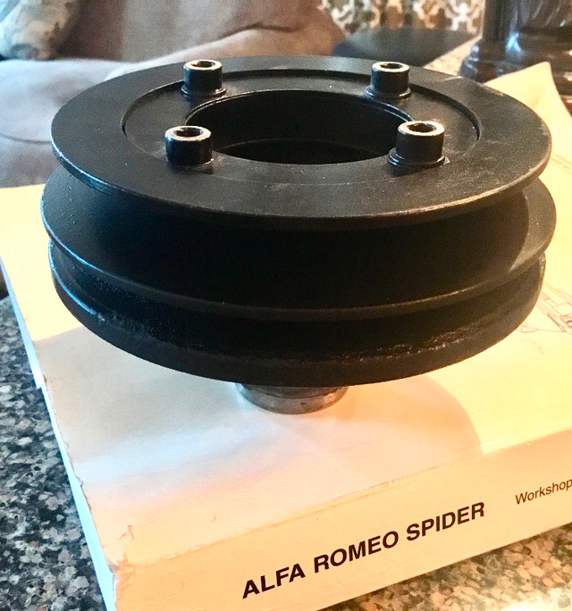 1989 Alfa Romeo spider Bosch crank pulley with AC   82 to 89 in Engine & Engine Parts in City of Toronto - Image 2