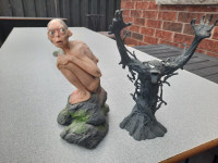 Lords of the rings Gollum statue