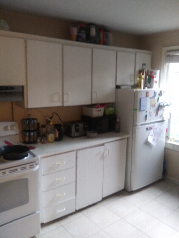 Annex extra large bright room on second floor avail. 1 Jun$850 in Room Rentals & Roommates in City of Toronto - Image 2