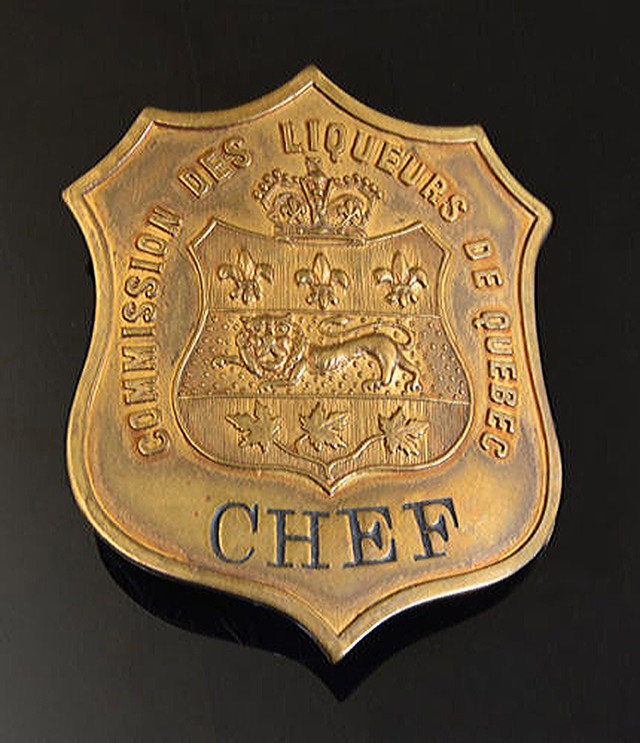 Je recherche vieux badges de police du Québec et USA dans Art et objets de collection  à Ville de Québec - Image 2