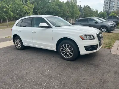 Audi Q5 white on Black Leather interior. 220km This SUV drives very smooth and engines very well. Al...