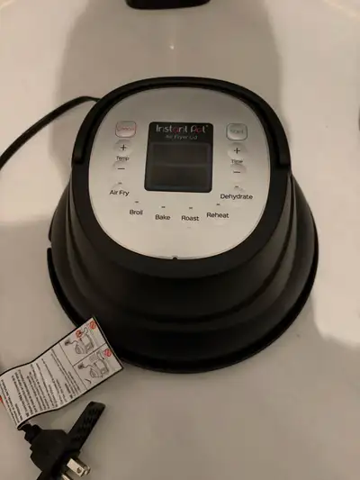Instant Pot Air Fryer Lid - never used.