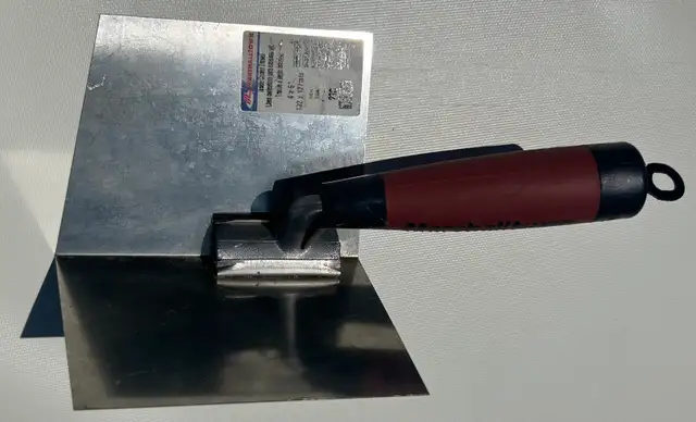 Marshalltown Inside & Outside Corner  Knives – Specialty Taping  in Hand Tools in London - Image 3