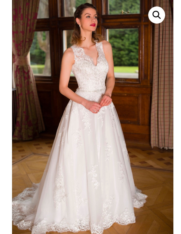 Wedding dress size 12 in Wedding in Oshawa / Durham Region