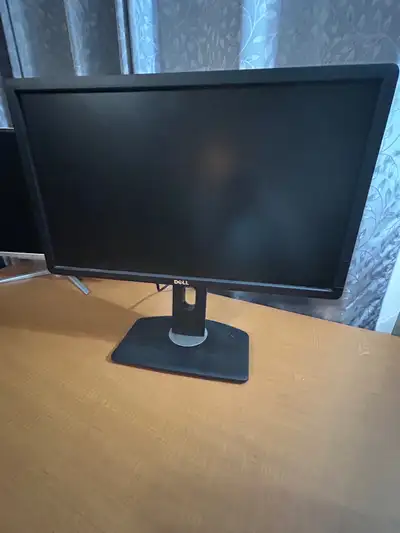 Dell swivel 24” monitor. In very good condition. Asking $125
