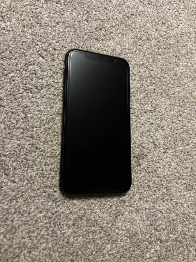 iPhone 11 unlocked 64gb62863285213442121