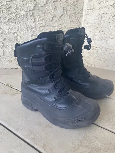 Size 4 Columbia Bugaboot kids winter boots, View more