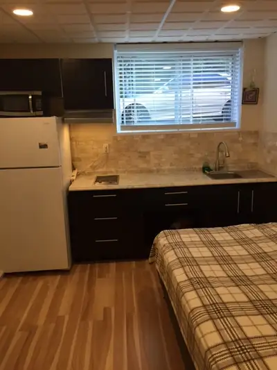 ✨ BRIGHT & FULLY FURNISHED BACHELOR APARTMENT – ALL-INCLUSIVE ✨