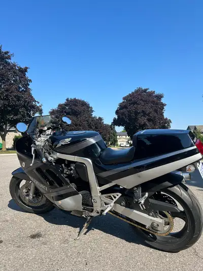 Here is your chance to purchase a truly iconic 1989 Suzuki GSXR 750 Super Bike. 100% all original no...