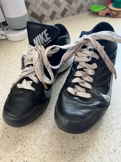 men’s 8.5 football cleats , View more