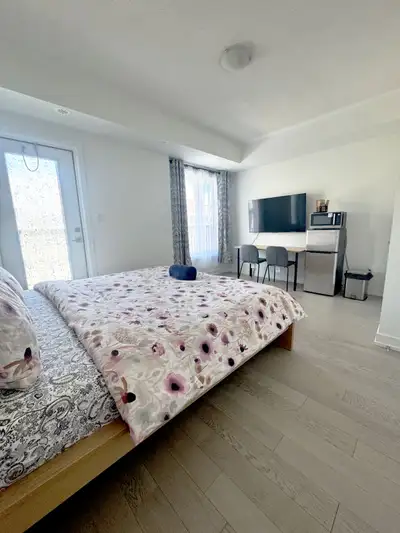 Daily, Nightly Weekly Room for rent, all fully furnished with a fridge with free soft drink and wate...