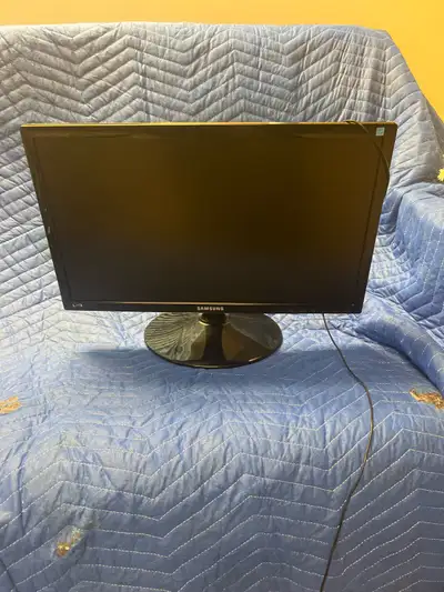 Samsung S22A300B Monitor – 21.5" Full HD, View more