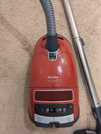 Miele S8 Cat & Dog Canister Vacuum