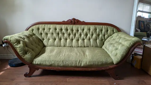 Settee / Antique couch in Couches & Futons in Kingston - Image 2