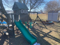 Play structure / swing set 