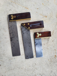 WOODEN CEDAR, BRASS AND METAL SET SQUARE CARPENTERS RULERS