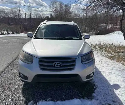 2012 hyundai santa fe AWD 6cyl 3 sets of tires / 2 on rims next inspection due - Jan1/28 Good workin...