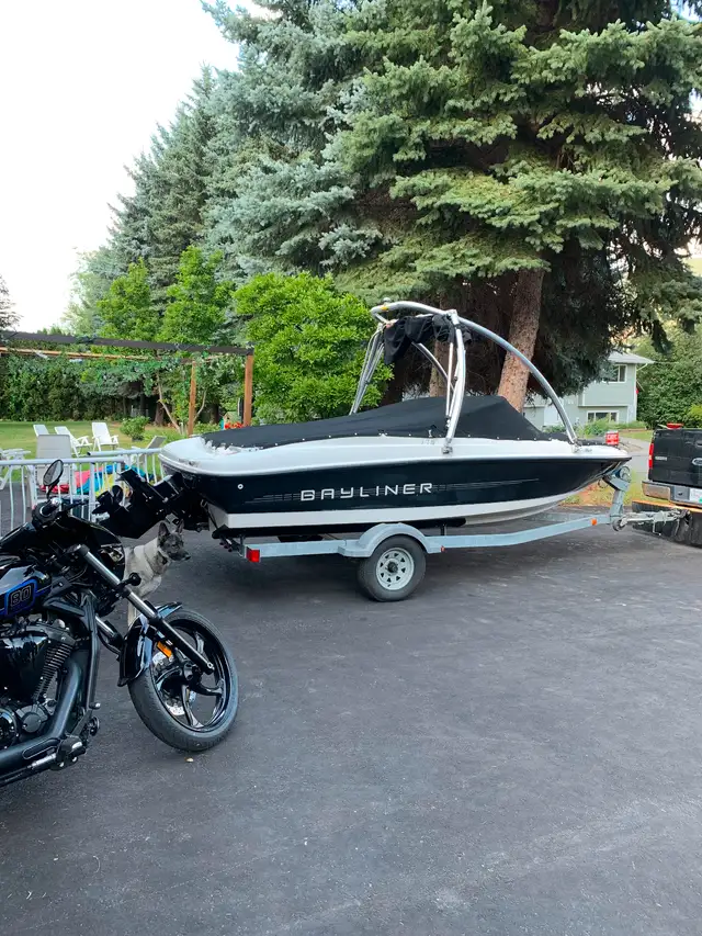 Bayliner in Powerboats & Motorboats in Nelson - Image 5