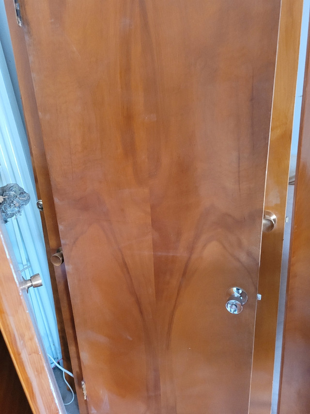 1950s vintage walnut veneer interior doors w/ orig hardware  in Windows, Doors & Trim in St. Catharines - Image 2