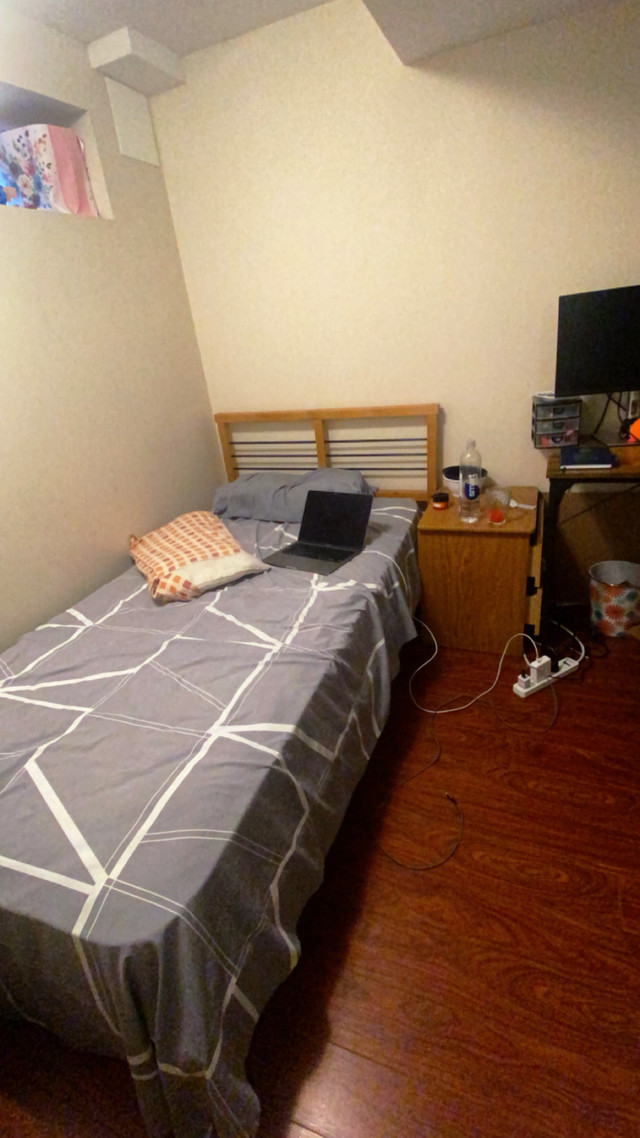 room for rent in Room Rentals & Roommates in City of Toronto