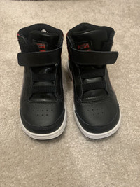 BRAND NEW, NEVER WORN INFANT PUMA SHOES!