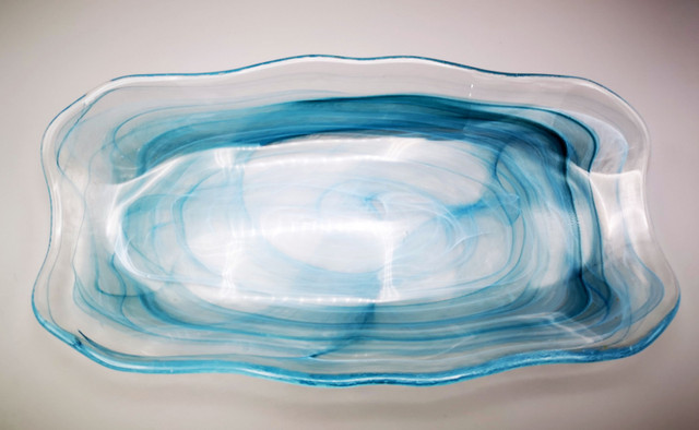 Wispy Blue and white Art Glass Candy Dish in Arts & Collectibles in Calgary - Image 3