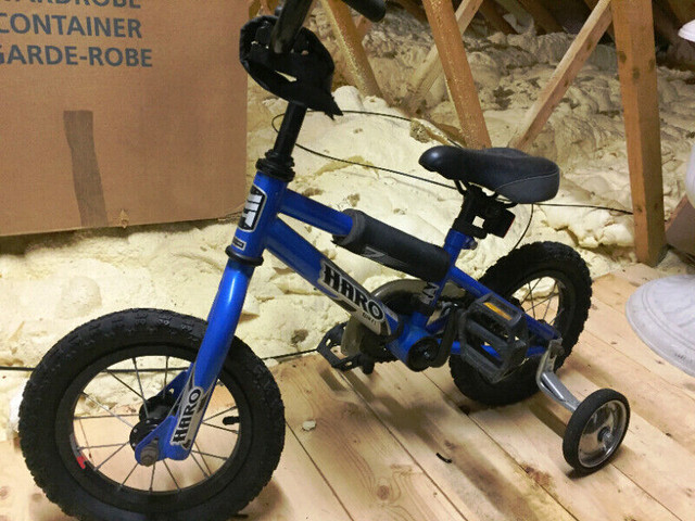 HARO Z12 Series BMX bike with training wheels in Kids in Cole Harbour - Image 2