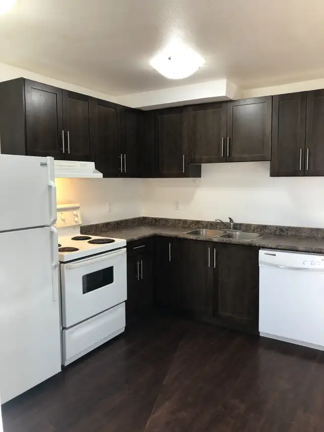 3 Beds 1 Bath Townhouse in Long Term Rentals in Burns Lake - Image 2