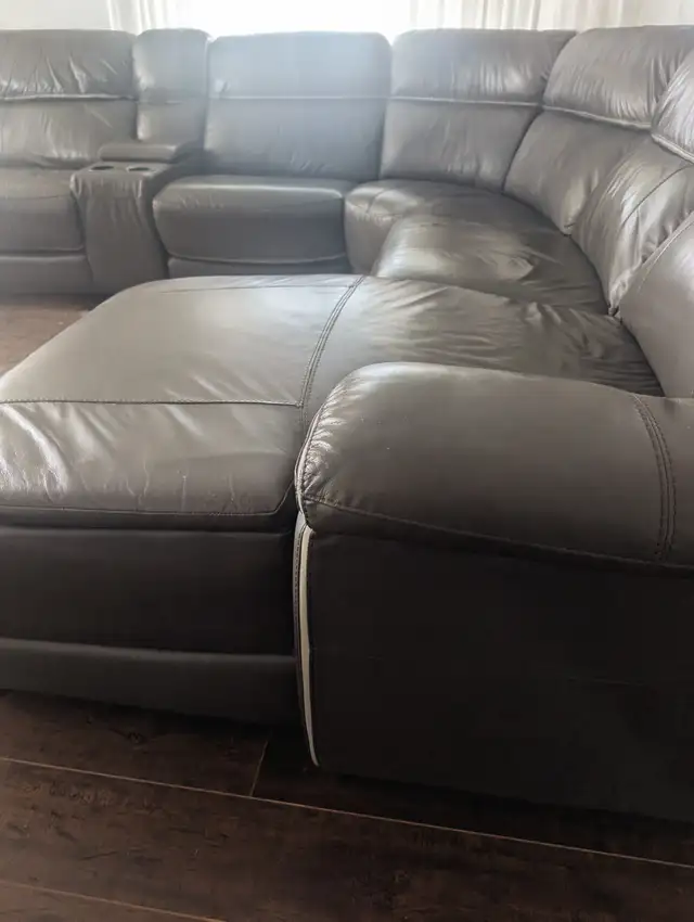 6 PC GENUINE LEATHER SECTIONAL EXCELLENT CONDITION in Couches & Futons in Summerside - Image 4