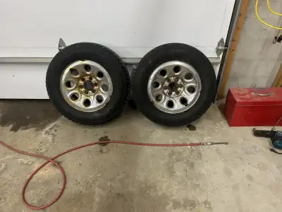 2 descent winter tires. Good for a season . On Chevy 6 bolt rims , text 437 440 1601 Huntsville