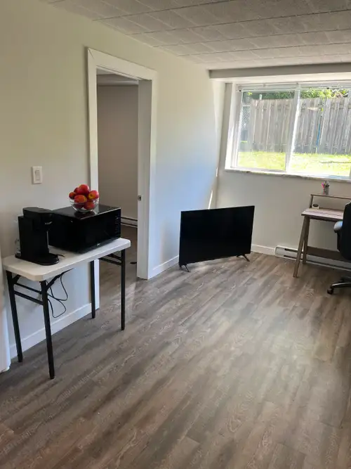 This is a sublet for 4 months between April 30 until August 31, 2026. The unit is located at 1060 Br...