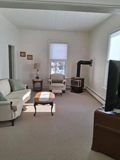 Executive Furnished Unit - Walk to downtown Bracebridge, quiet residential street - All Inclusive *...