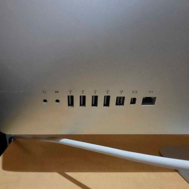 Apple iMac 2.93 GHz, i7, 1TB HHD, Radeon 5750 Mid 2010 in Desktop Computers in Oakville / Halton Region - Image 4