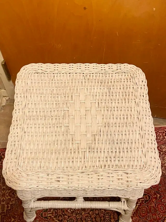 Vintage Wicker Side Table in Other Tables in Oshawa / Durham Region - Image 4