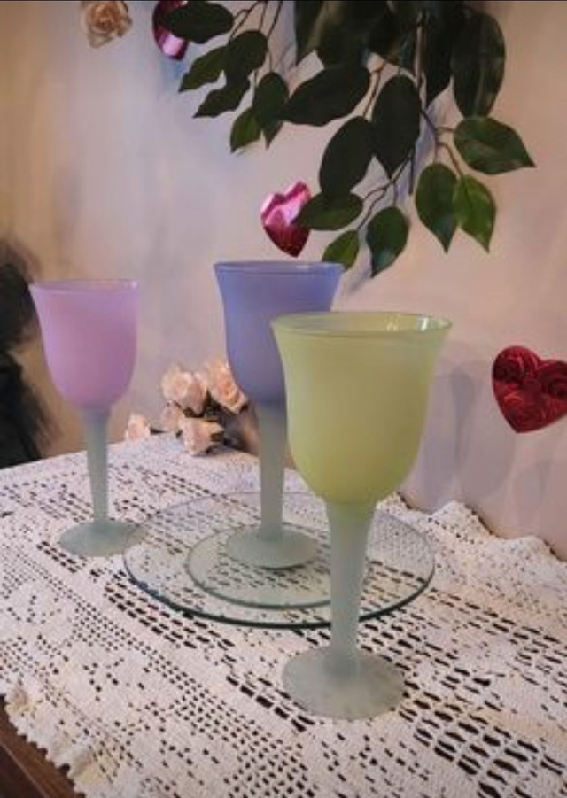 Set of 3 Tall Pastel Colored Wine Glasses  in Kitchen & Dining Wares in Edmonton - Image 3