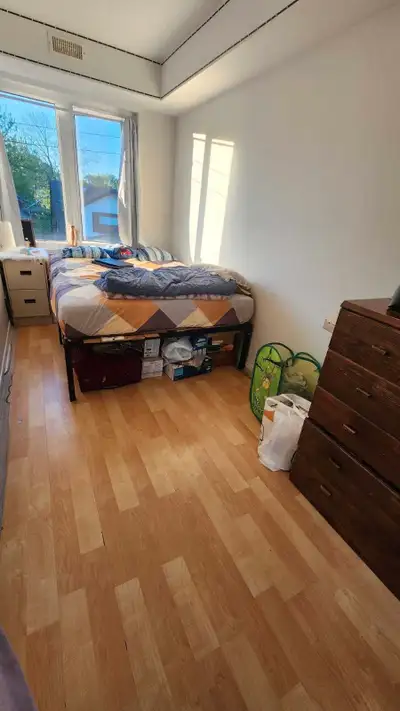 Private room available for a couple or female, vegetarian