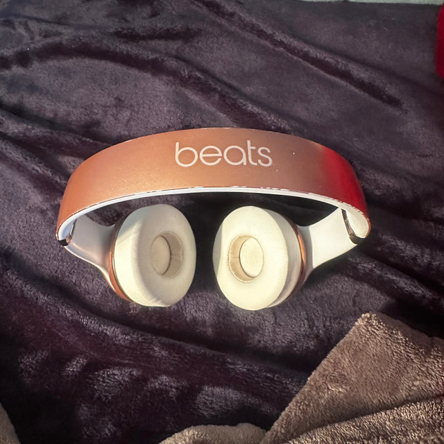 Beats Studio 3 Wireless Headphones- Rose Gold in Headphones in Edmonton - Image 3