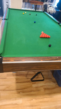 SNOOKER TABLE with brand new British Cloth