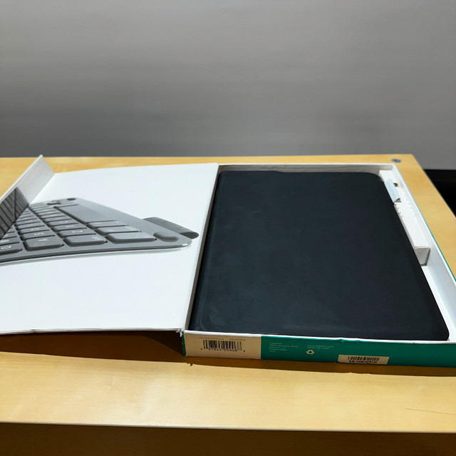 Logitech Ultrathin Keyboard Folio for iPad Air, Carbon Black in iPad & Tablet Accessories in Hamilton - Image 2